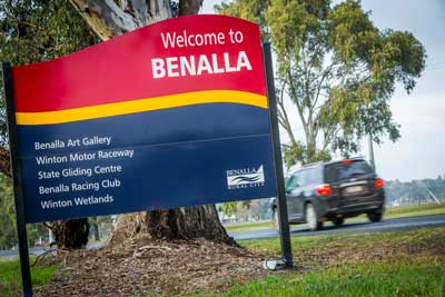 Welcome to Benalla sign