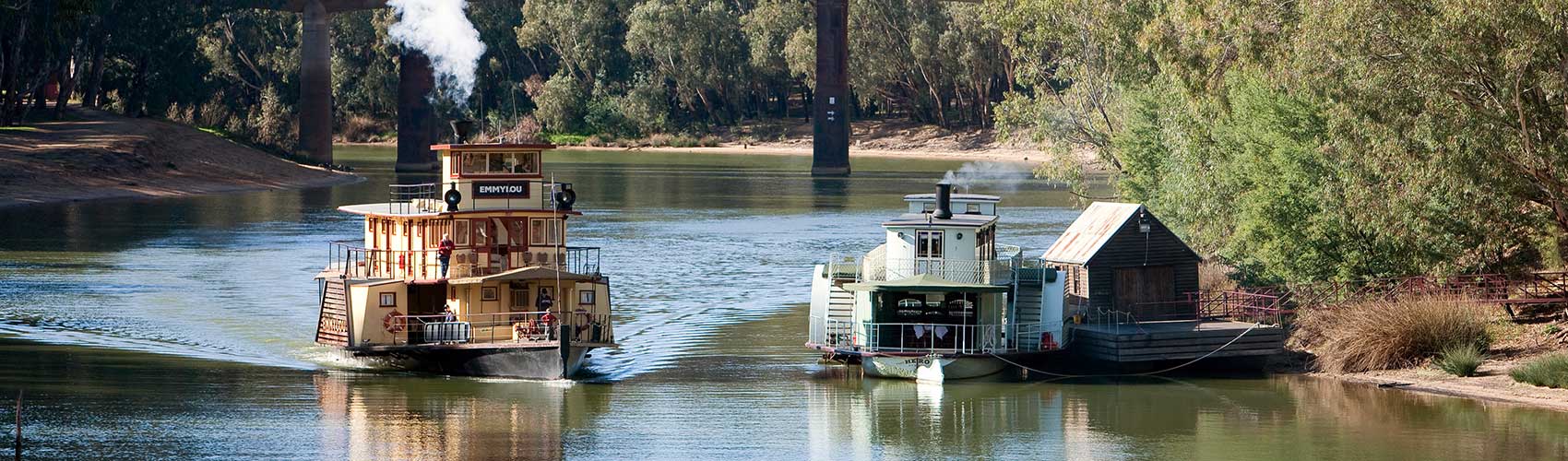 Paddlesteamer near Echuca