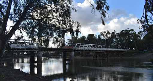Bridge over the Murray River near Swan Hill